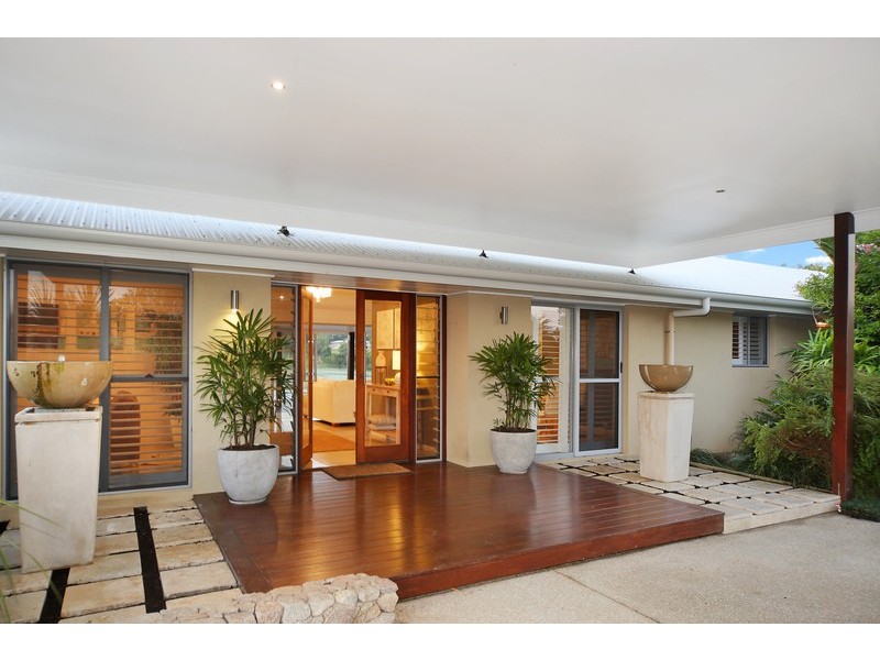 2 Pine Tree Drive, Lake Macdonald QLD 4563
