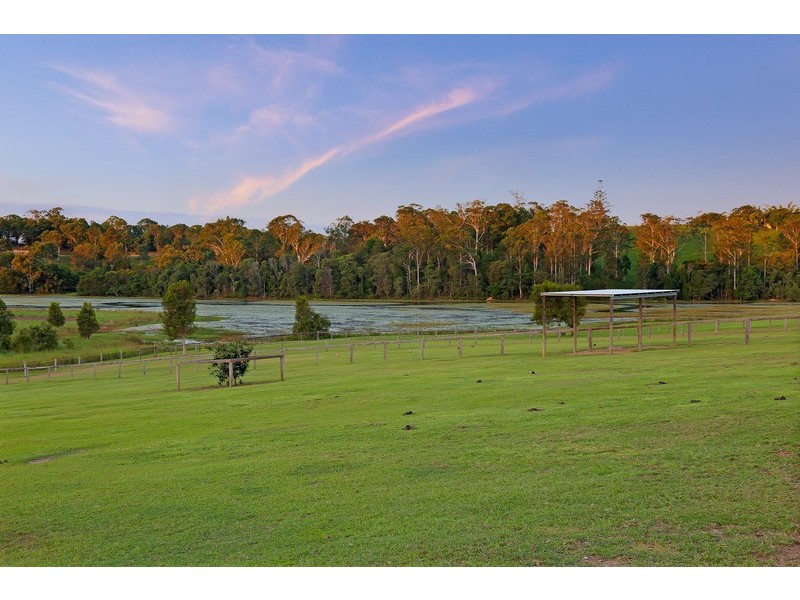2 Pine Tree Drive, Lake Macdonald QLD 4563