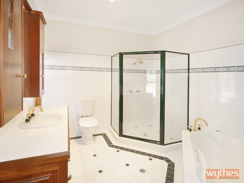 16 Binalong Lane, Pinbarren QLD 4568