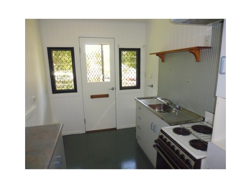 28 Red Street, Pomona QLD 4568
