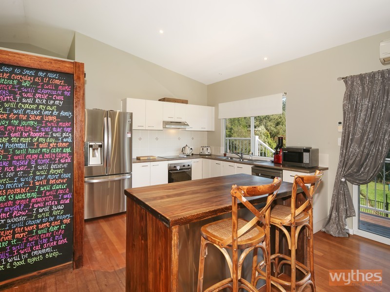 18 Lake Ridge Court, Lake Macdonald QLD 4563