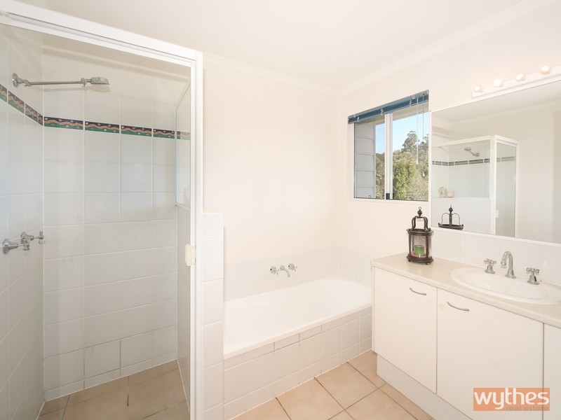 18 Lake Ridge Court, Lake Macdonald QLD 4563