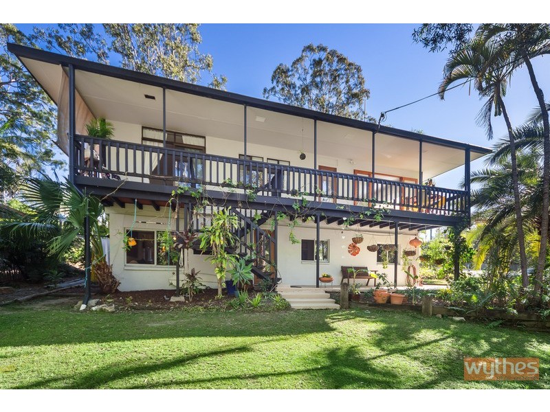 1 Pines Avenue, Cooroibah QLD 4565