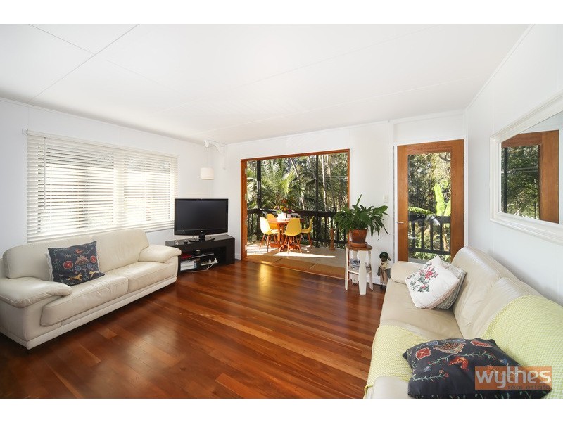 1 Pines Avenue, Cooroibah QLD 4565