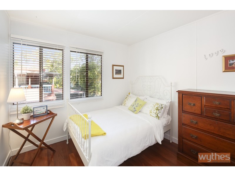 1 Pines Avenue, Cooroibah QLD 4565