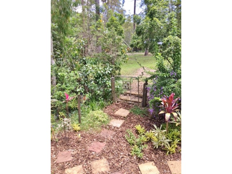 55 Kamala Drive, Lake Macdonald QLD 4563