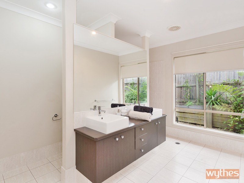 12 Dollarbird Drive, Pomona QLD 4568