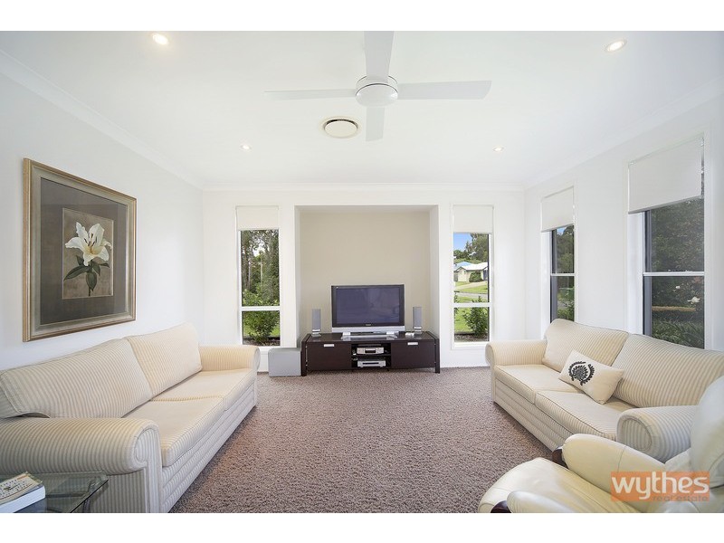 22 Ashgrove Drive, Cooroy QLD 4563