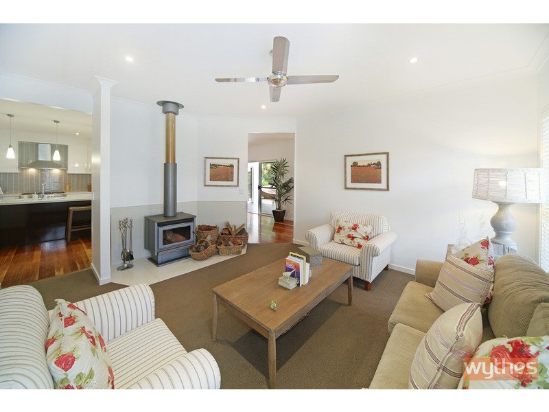 7 Crab Apple Court, Black Mountain QLD 4563