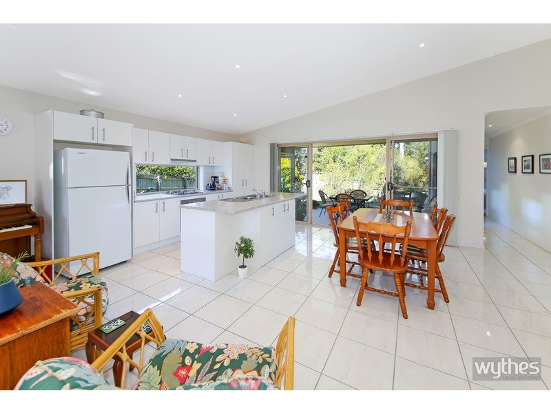 10 Pinbarren Court, Cooroy QLD 4563
