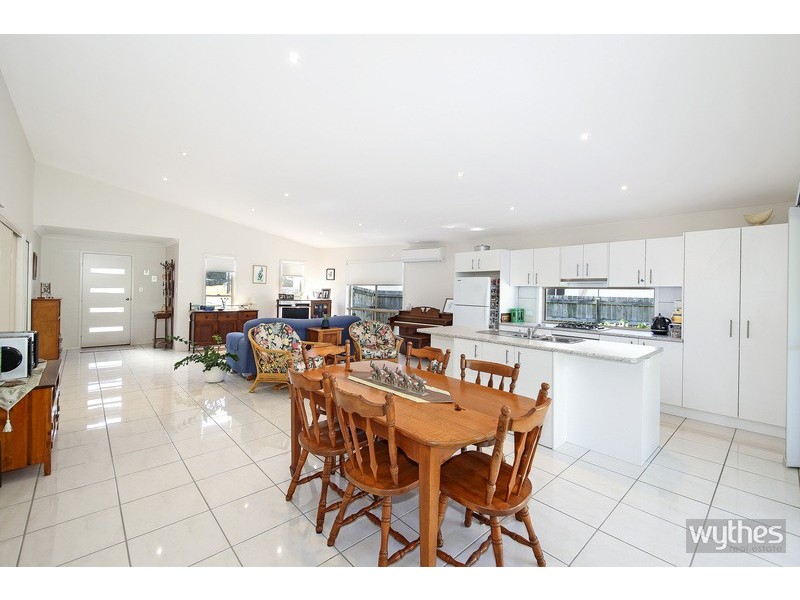 10 Pinbarren Court, Cooroy QLD 4563