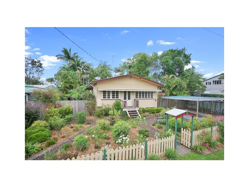 6 Pearl Street, Cooroy QLD 4563