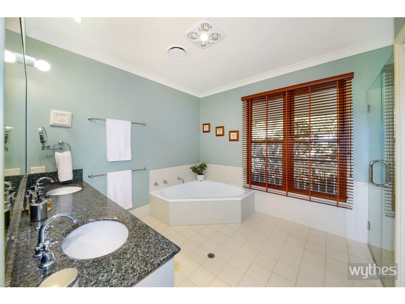 8 Mount Eerwah Vista Drive, Eumundi QLD 4562