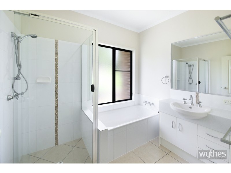 44 Kamala Drive, Lake Macdonald QLD 4563