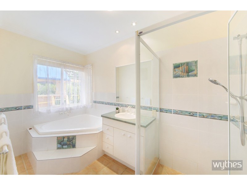 8 Fantail Crescent, Cooroy QLD 4563