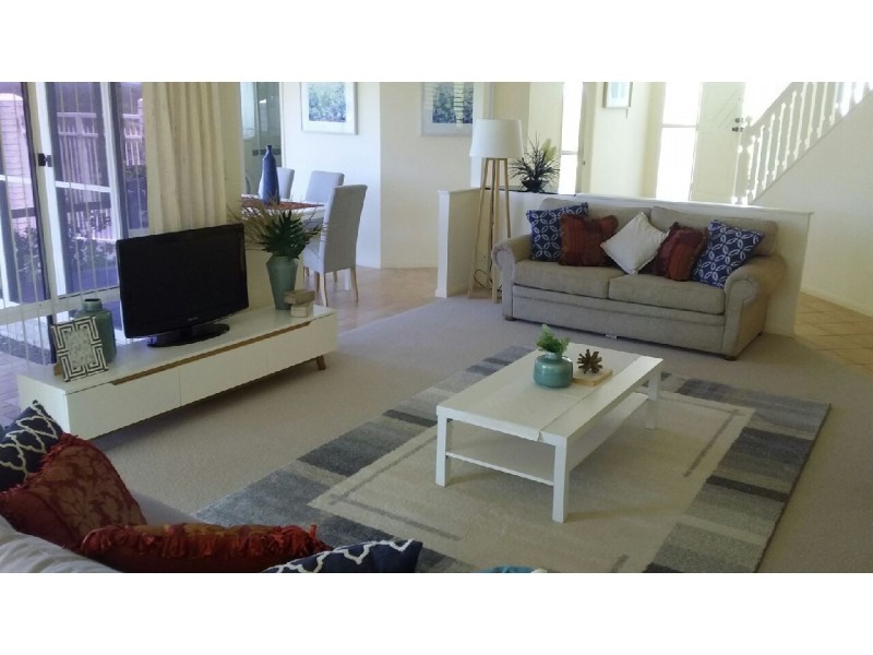 8 Fantail Crescent, Cooroy QLD 4563