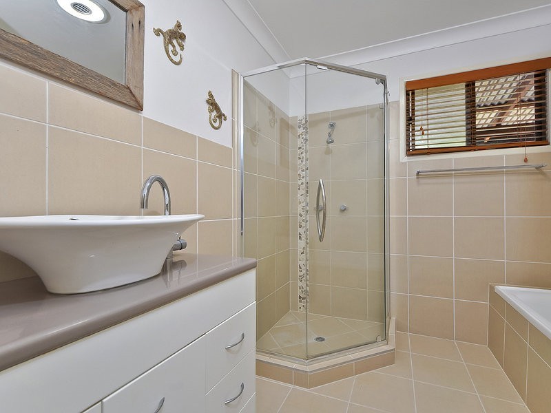 42 Summit Rd, Pomona QLD 4568