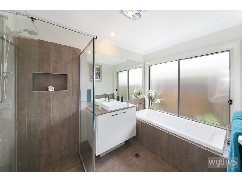 57 Lake MacDonald Drive, Cooroy QLD 4563