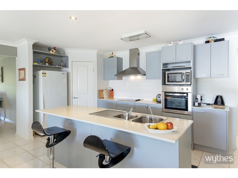 10 Kensington Drive, Cooroy QLD 4563