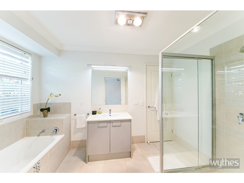 10 Kensington Drive, Cooroy QLD 4563