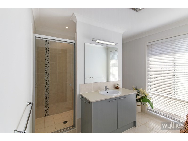 10 Kensington Drive, Cooroy QLD 4563