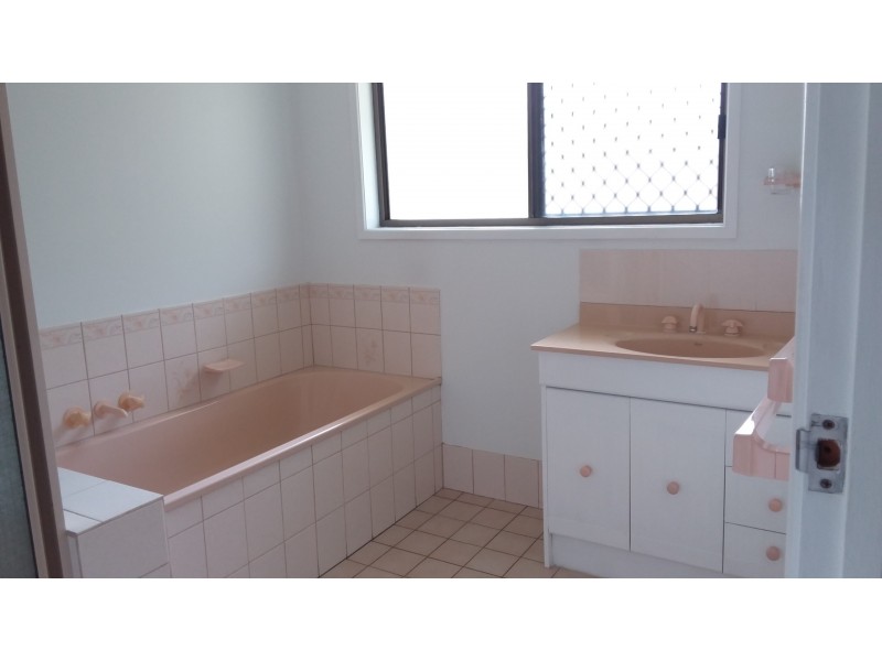 35 Overlander Ave, Cooroy QLD 4563