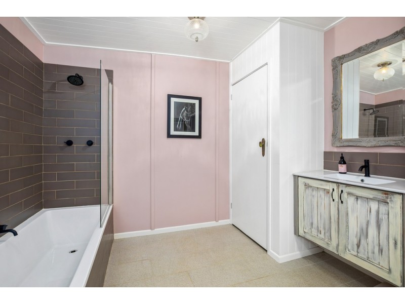 1055 Pomona Kin Kin Road, Kin Kin QLD 4571