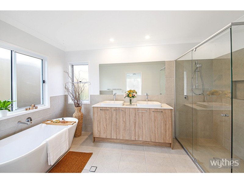 2 Olivine Lane, Cooroy QLD 4563