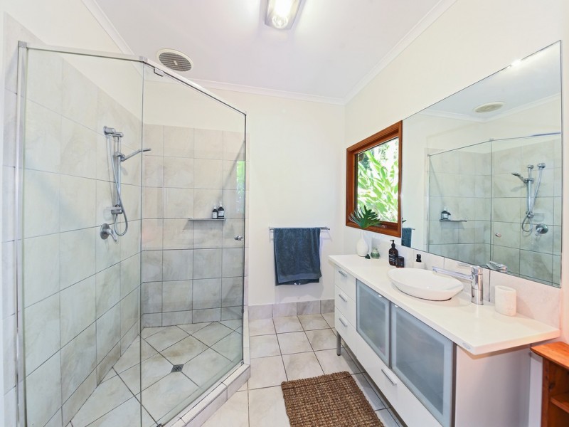 305 Gumboil Road, Lake Macdonald QLD 4563