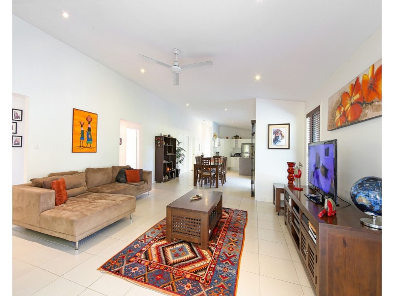 15 Blue Wren Place, Cooroy QLD 4563