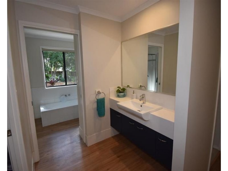 26 Kingsgate Drive, Tinbeerwah QLD 4563