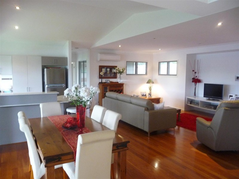 2 Dollarbird Drive, Pomona QLD 4568