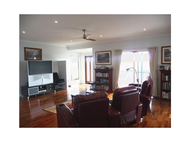 33 Kensington Drive, Cooroy QLD 4563