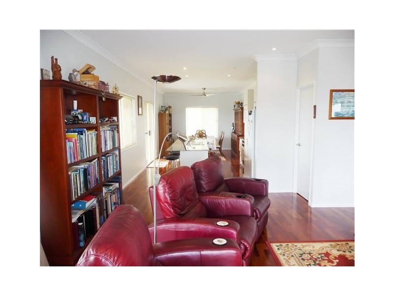 33 Kensington Drive, Cooroy QLD 4563