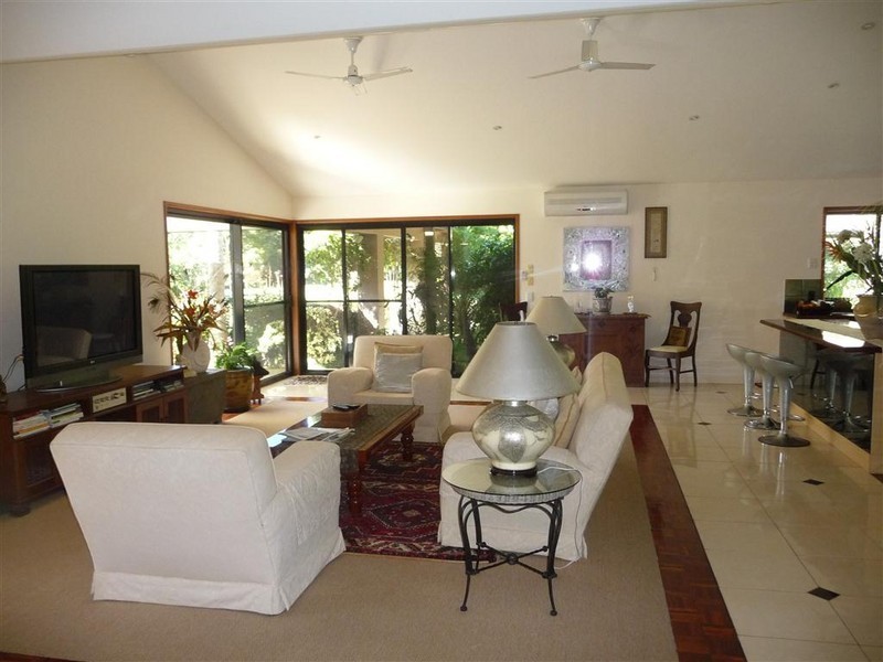 27 Kingsgate Drive, Tinbeerwah QLD 4563