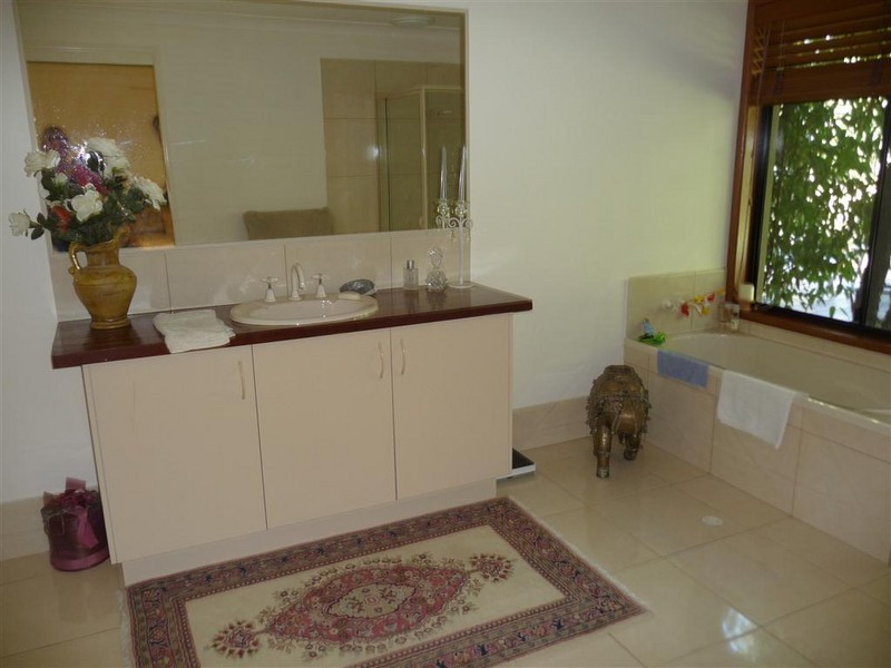 27 Kingsgate Drive, Tinbeerwah QLD 4563