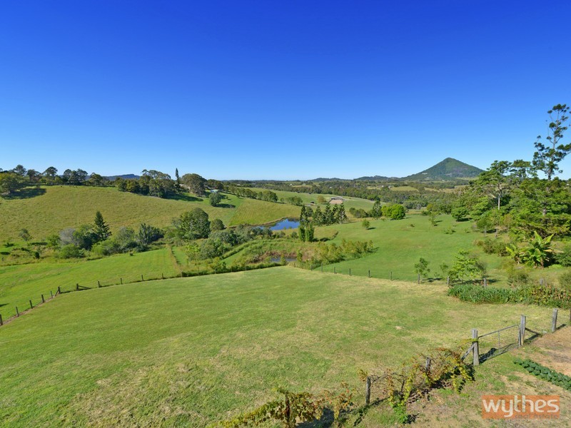 18 Pine Tree Drive, Lake Macdonald QLD 4563