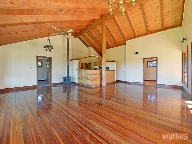 18 Pine Tree Drive, Lake Macdonald QLD 4563