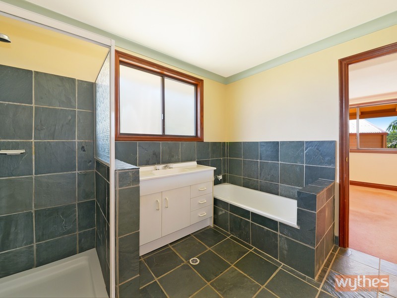 18 Pine Tree Drive, Lake Macdonald QLD 4563