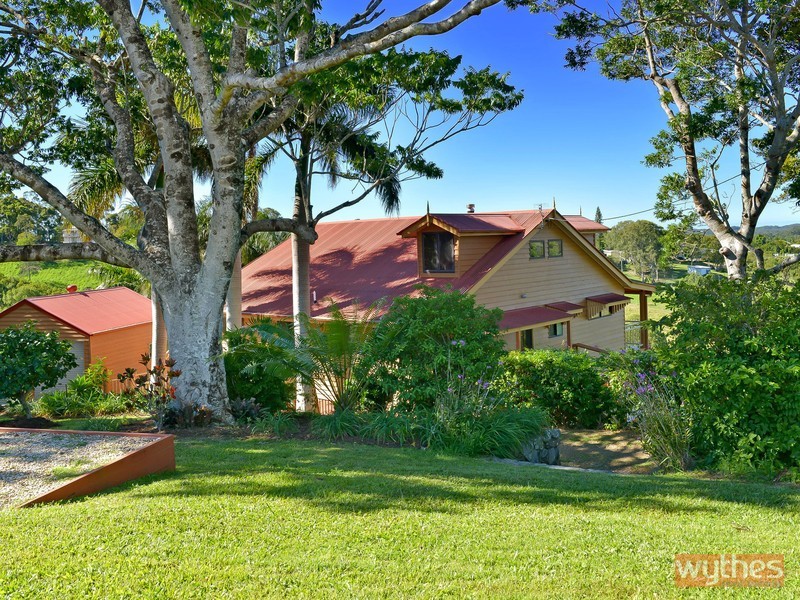 18 Pine Tree Drive, Lake Macdonald QLD 4563