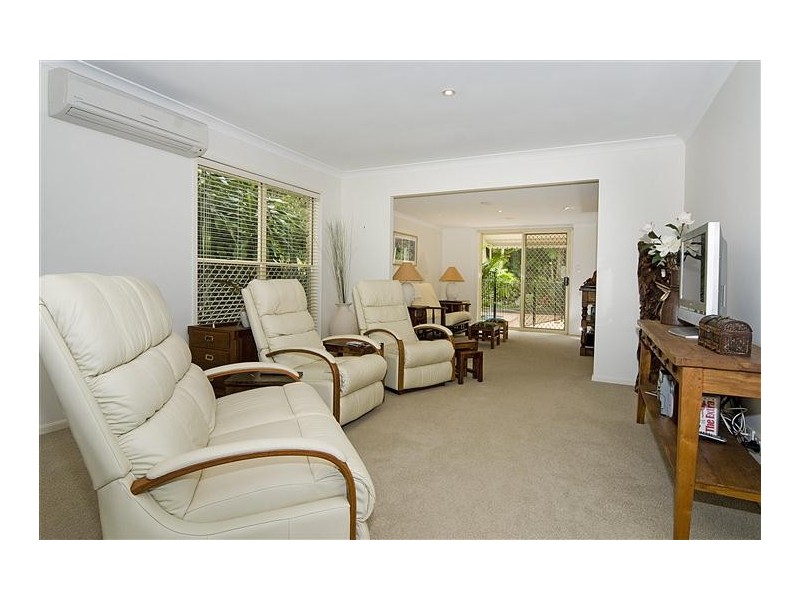 1 Falcon Cres, Cooroy QLD 4563