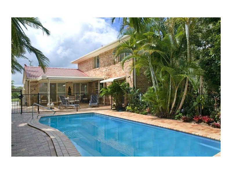 1 Falcon Cres, Cooroy QLD 4563