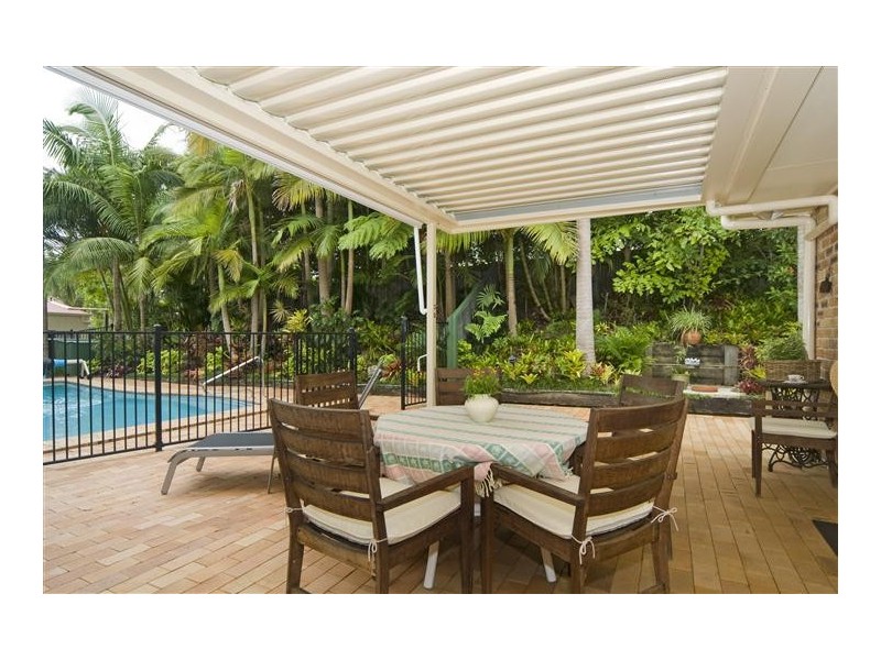 1 Falcon Cres, Cooroy QLD 4563