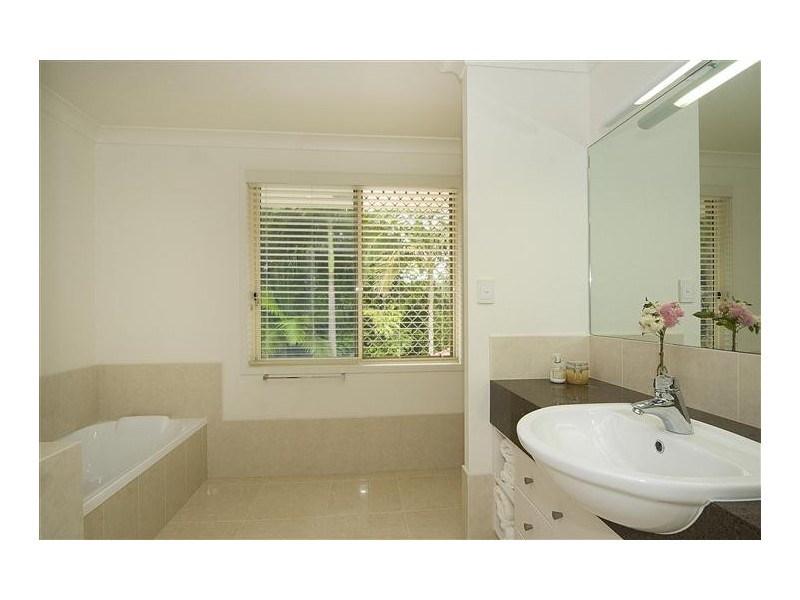 1 Falcon Cres, Cooroy QLD 4563