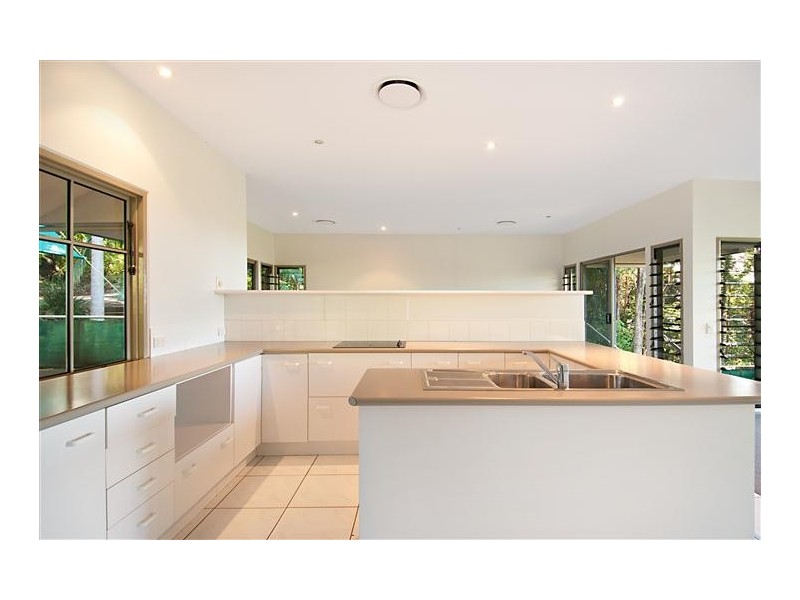 9 Hinterland Close, Tinbeerwah QLD 4563