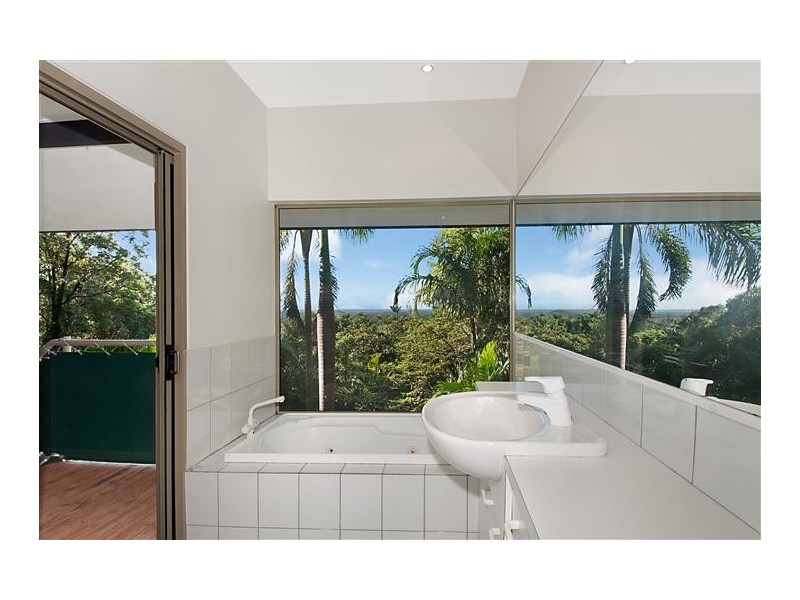 9 Hinterland Close, Tinbeerwah QLD 4563