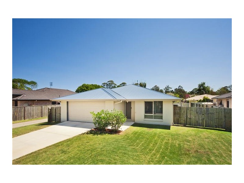 17 Oak Street, Cooroy QLD 4563