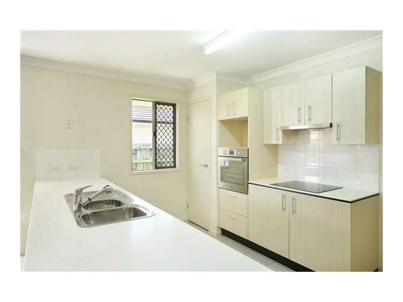 17 Oak Street, Cooroy QLD 4563