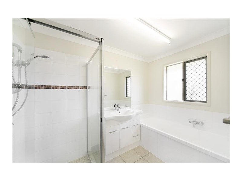 17 Oak Street, Cooroy QLD 4563