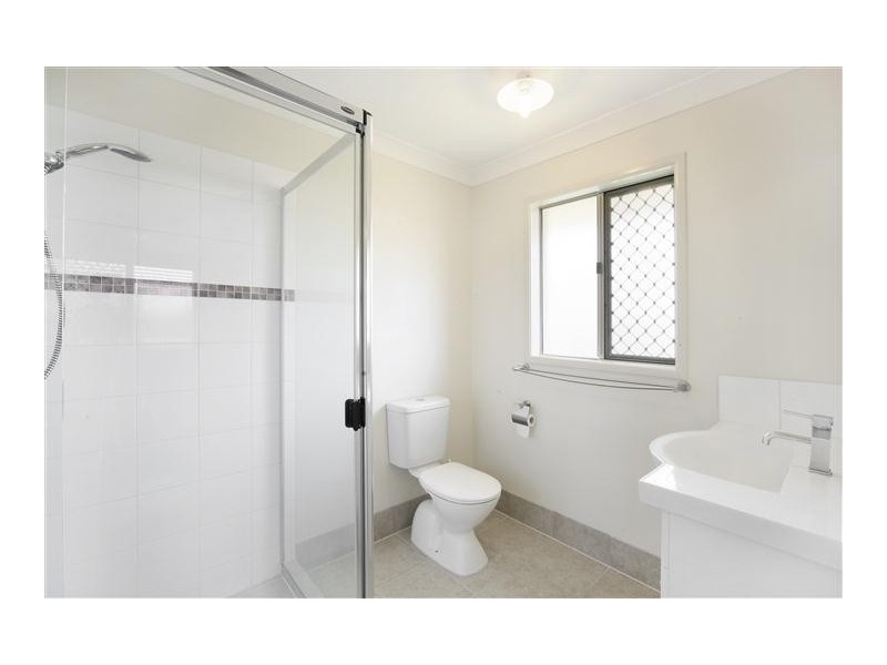 17 Oak Street, Cooroy QLD 4563